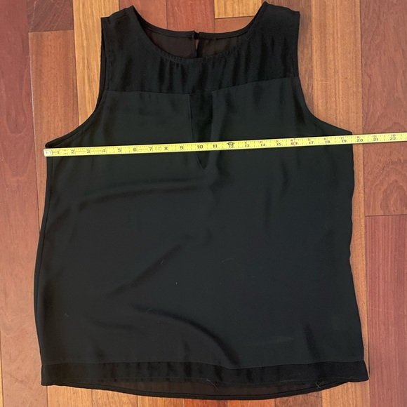 ⭐️ 3/$20 Fun2Fun Payne Sheer Detail Blouse Sleeveless Black Top Medium No Tag - Picture 5 of 7